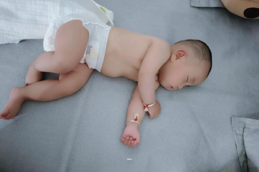 天水宝宝夏天要穿袜子吗